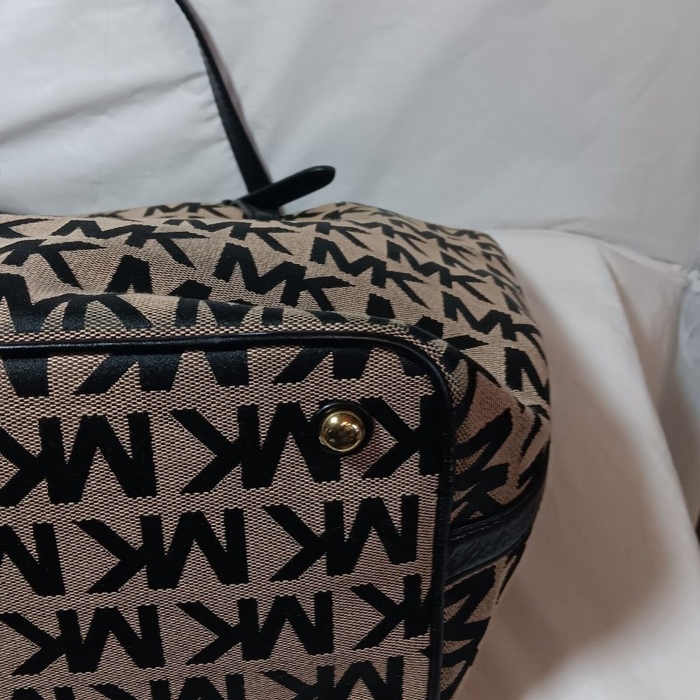 MICHAEL KORS Jet Set Signature Grab Bag Tote Tan/Black Jacquard and Leather - Picture 8 of 12